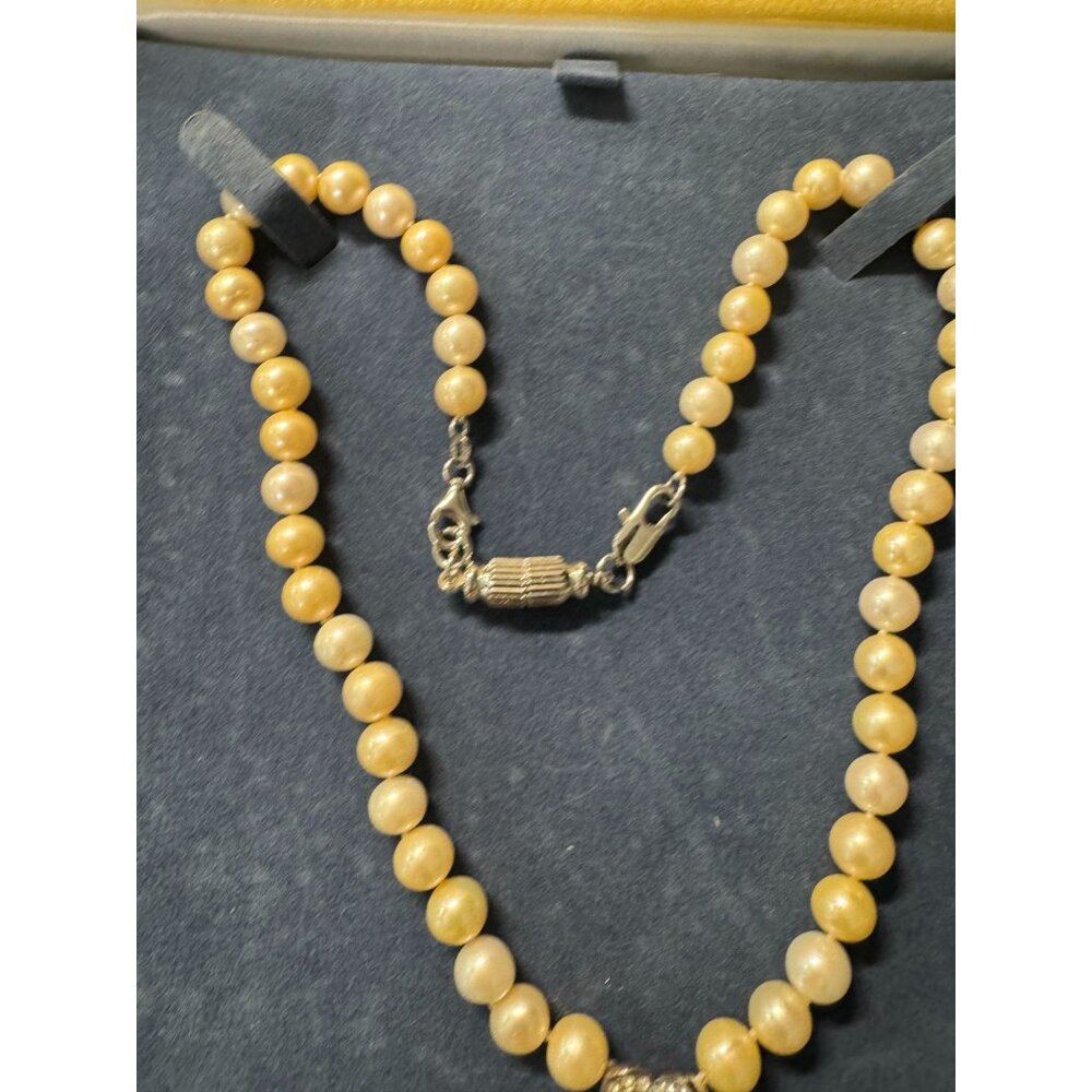 Bradford Exchange Golden Pearl Necklace Freshwater Pearls Swarovski Crystals 17" - Picture 7 of 8